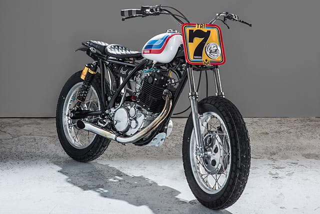 FOUR-STROKE OF GENIUS. The Real Intellectuals? Yamaha SR500 Flat Tracker